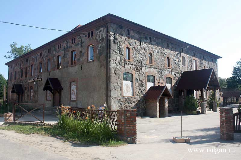 Музейно-выставочный комплекс «Янтарный замок». Поселок Янтарный. Калининградская область