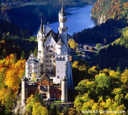 Сказочный замок Нойшванштайн в Баварии