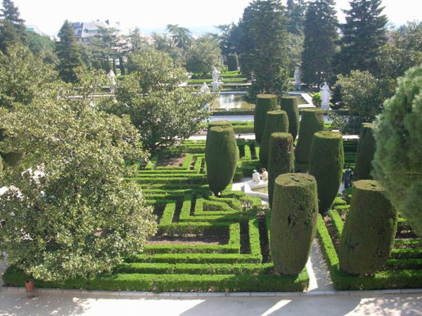 Сады Сабатини в Мадриде фото