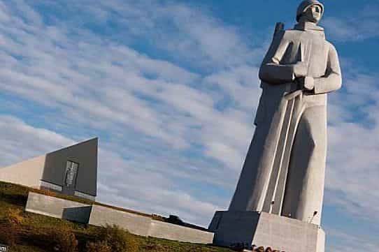 Памятники героям Советского Союза