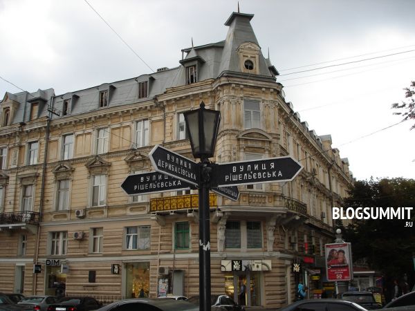 Улица Дерибасовская – излюбленное место творческих людей Одессы