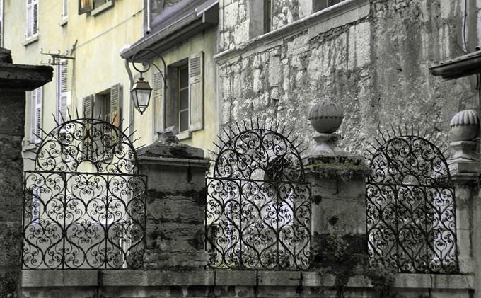 Chambery ( Savoia ) , cancellata dellhotel Chateauneuf de Castagnery , nella Vecchia Chambery - on Explore 21 dicembre 2013 #83