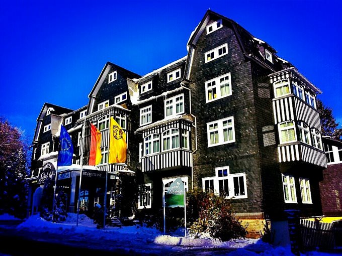 A black hotel under the blue sky of Neuhaus