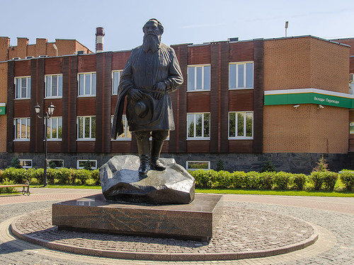 Памятник Льву Толстому Подольск