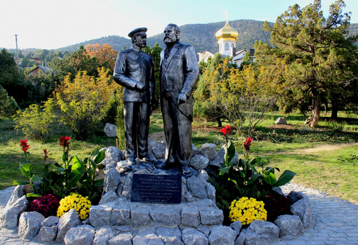 Памятник императору Николаю II и князю Голицыну