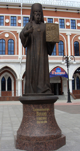 Памятник священномученику Леониду