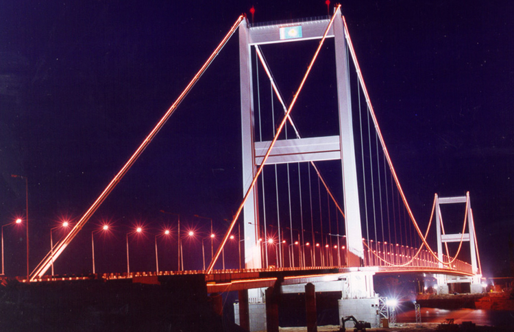 Подвесной мост через реку Иртыш