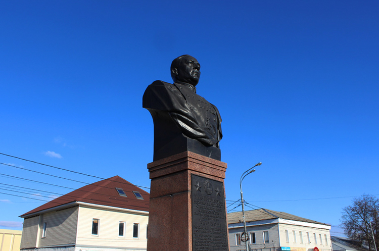 Памятник Катукову