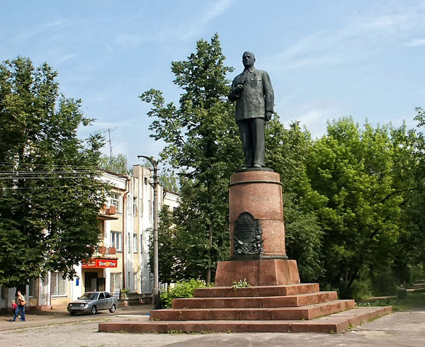 Памятник В. А. Дегтяреву в Коврове