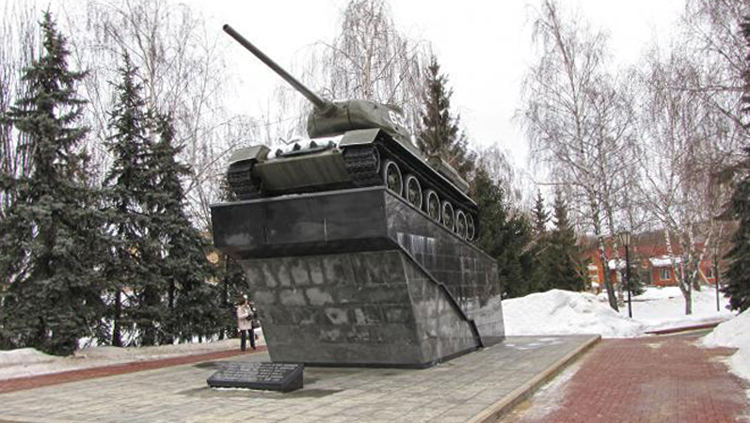 Памятник советскому танку Т-34-85