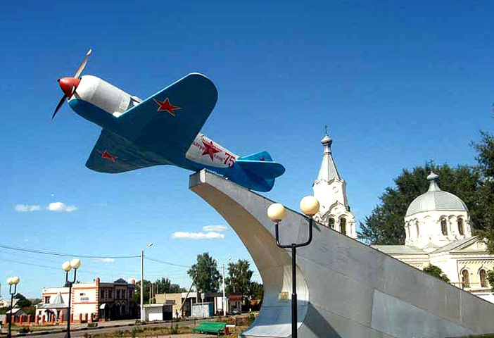 Памятник И. Н. Кожедубу