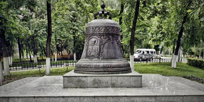 Памятник колоколу Реут
