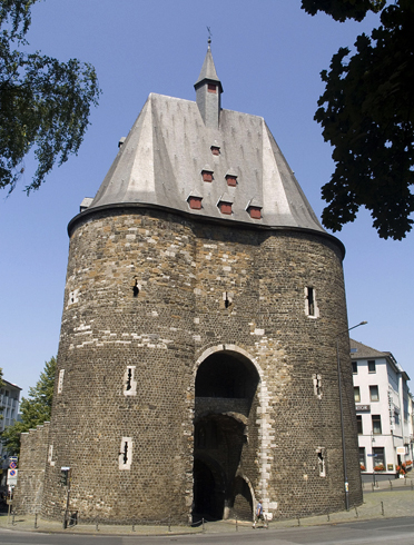 Башни старой крепостной стены