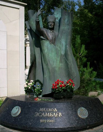 Памятник М. А. Эсамбаеву