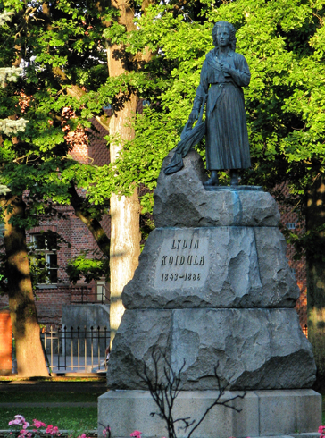 Памятник Лидии Койдуле