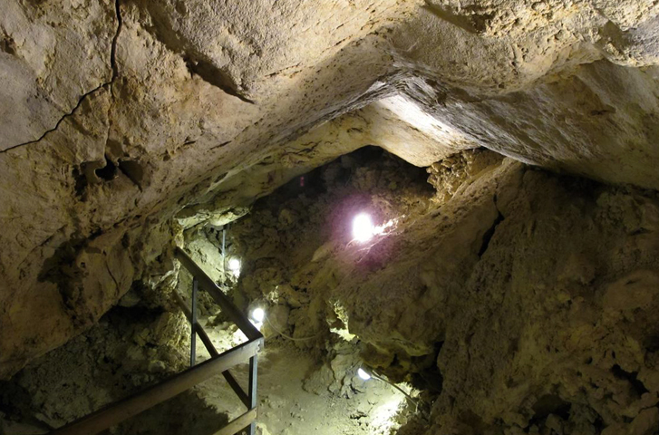 Пещера на Турольде