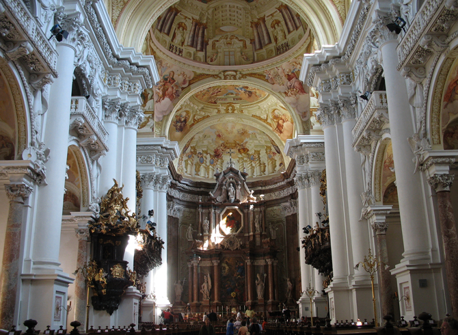 Внутри монастыря Святого Флориана