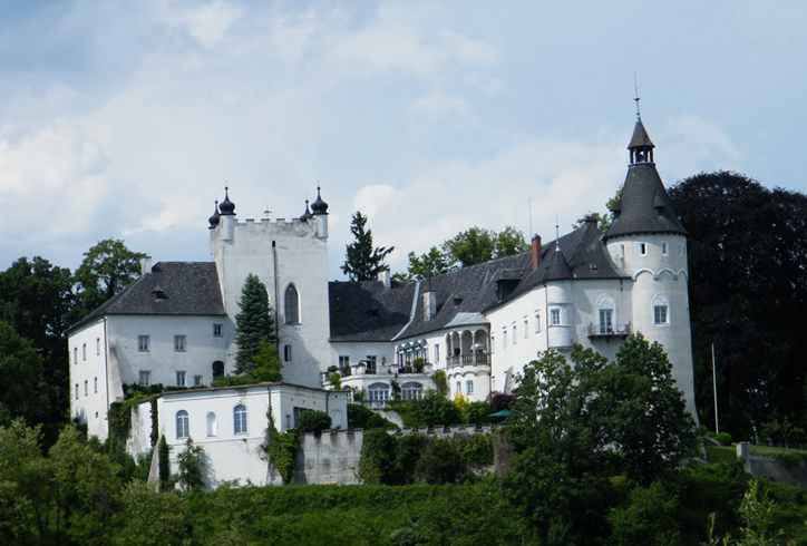 Замок Оттенсхайм