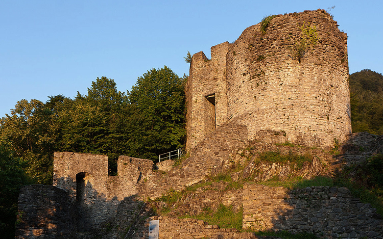Руины замка Unspunnen Castle