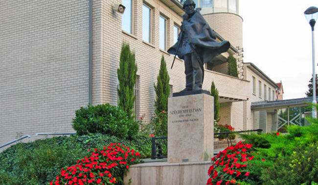Памятник Иштвану Сечени