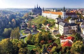 Достопримечательности в окрестностях Праги – куда поехать посмотреть замки, пещеры, другие города?