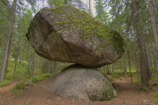 Kummakivi Boulder
