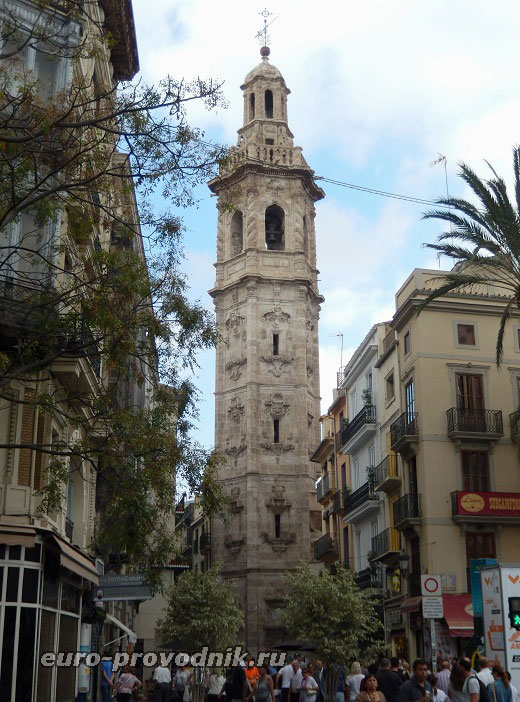 Башня на площади Лопе де Вега