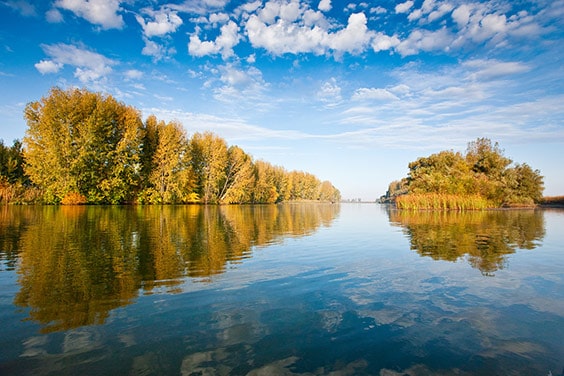 Крупнейшая река Европы Волга