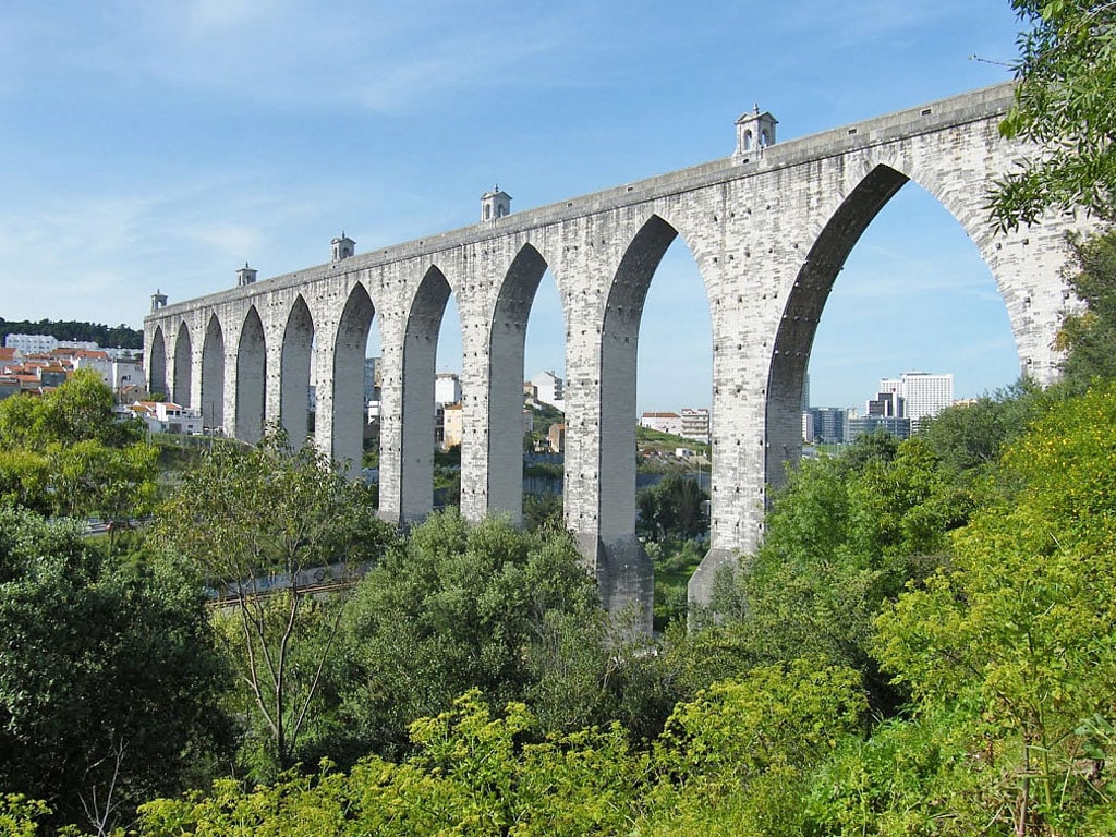 Старинный акведук Агуаш-Либриш