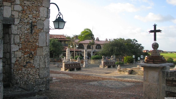 Деревня Альтос де Чавон