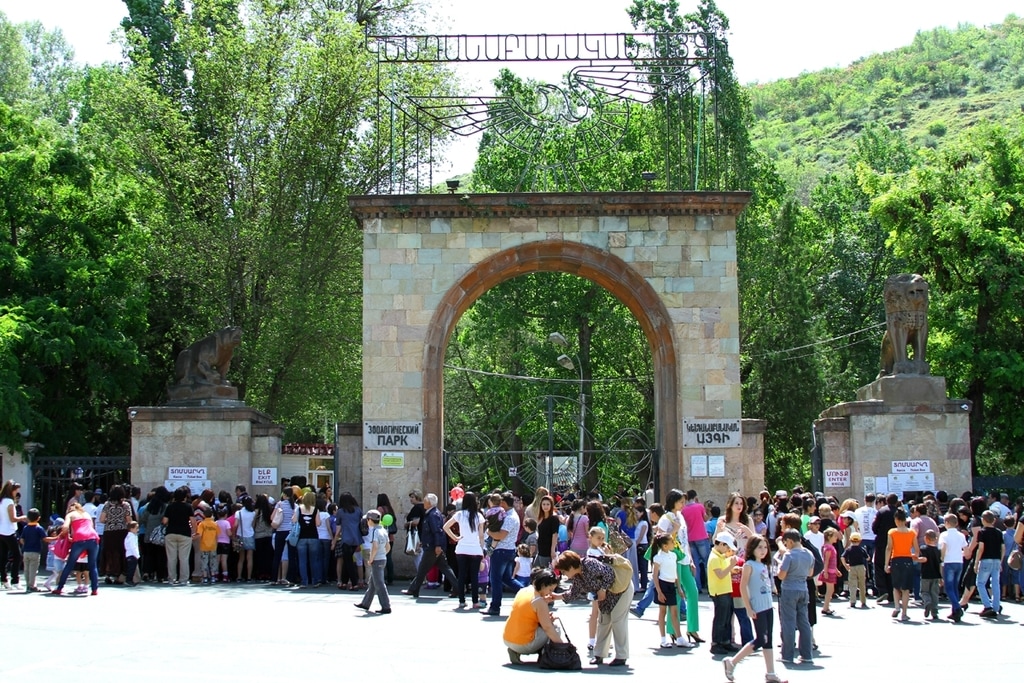 Внушительный Ереванский зоопарк