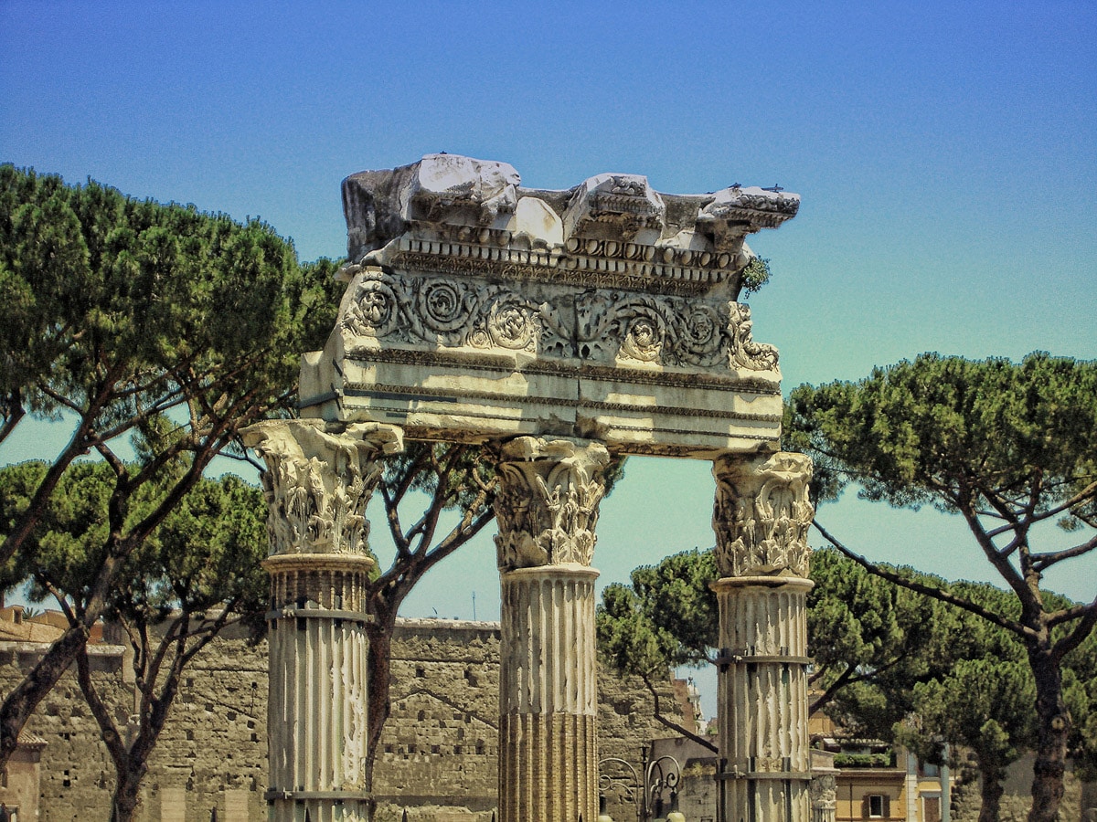 Римский Форум, часть античных колонн