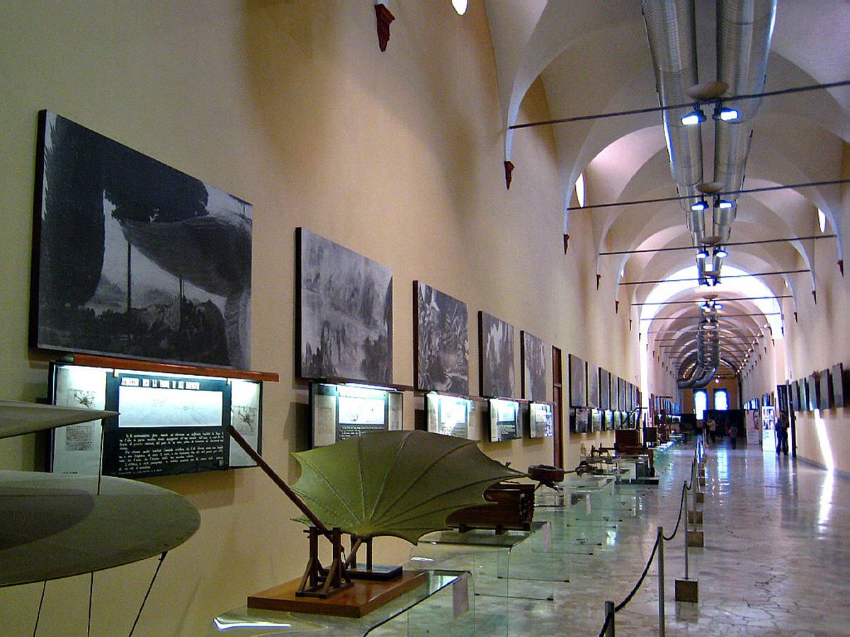 Национальный музей науки и техники имени да Винчи внутри