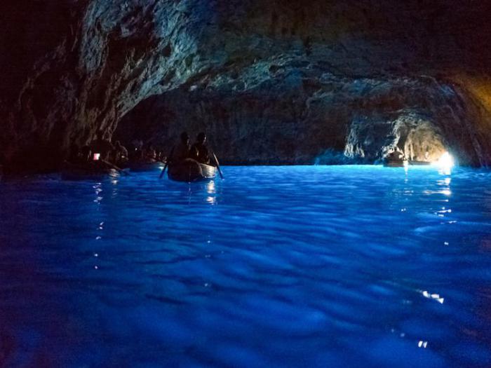 невероятно красивая морская пещера