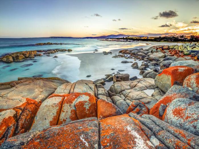 красные камни австралийского залива