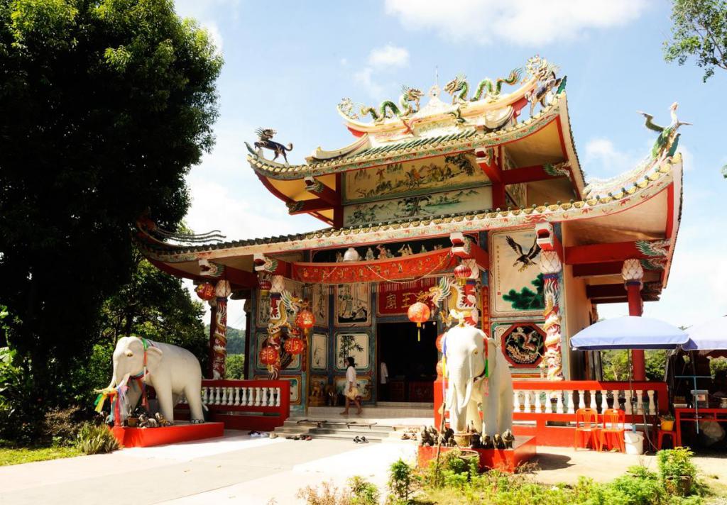 Святыня Chao Po Koh Chang shrine