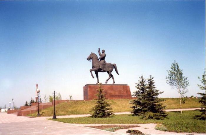  памятники луганска описание