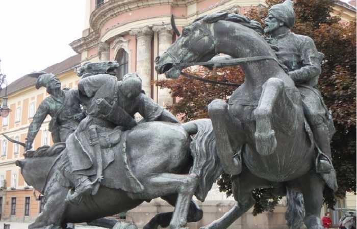 Памятник защитникам Эгера от османов, достопримечательности Эгера