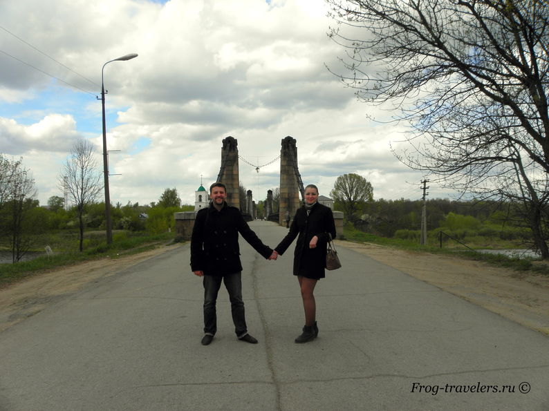 Марина и Костя Саморосенко изучают достопримечательности города Острова Псковской области