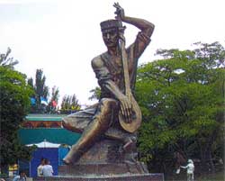 Памятник Ашик-Омеру