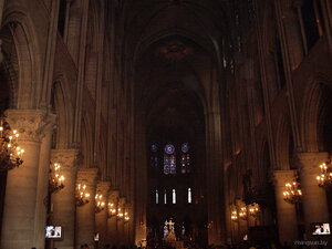 Внутри собора Парижской Богоматери