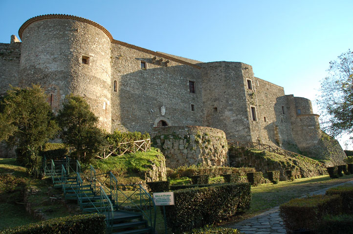 Вибо Валентия Норманно-швабский замок