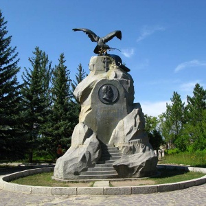 Памятник Пржевальскому на берегу Иссык-Куля