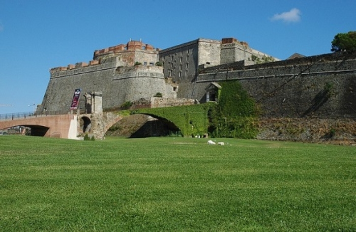 http://italia-ru.com/files/fortezza-priamar.jpg