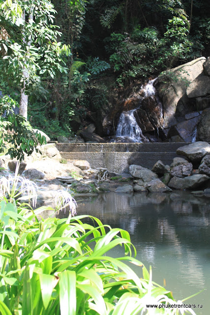 Водопад в Кату (Kathu Waterfall)