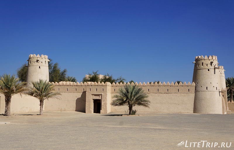 ОАЭ. Аль Айн - форт Аль Джахили.