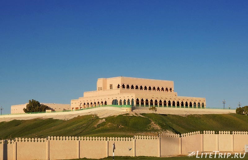 ОАЭ. Аль Айн - дворец в парке Мубаззарах.