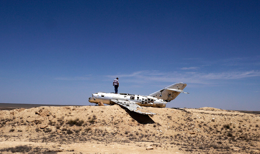 Каркас истребителя МиГ-15 в пустыне Каракум