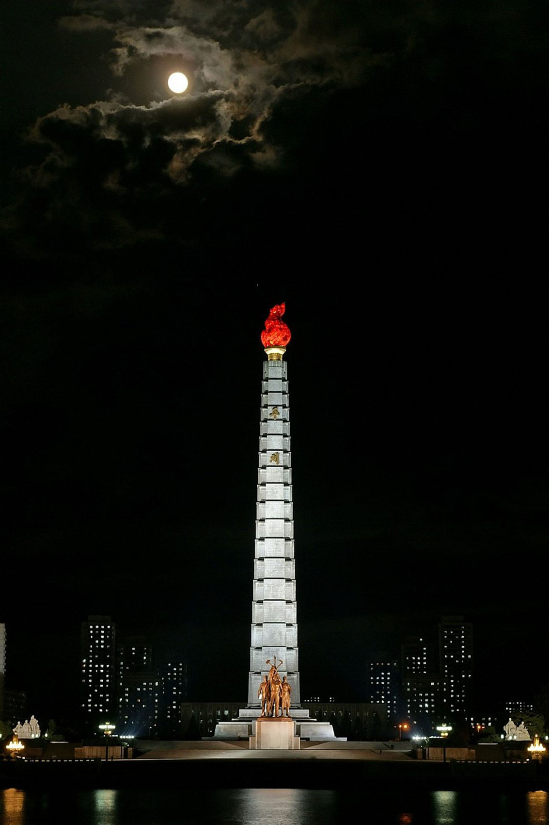статуя Северной Кореи