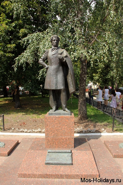 Памятник А.С.Пушкину в Старопесковском переулке